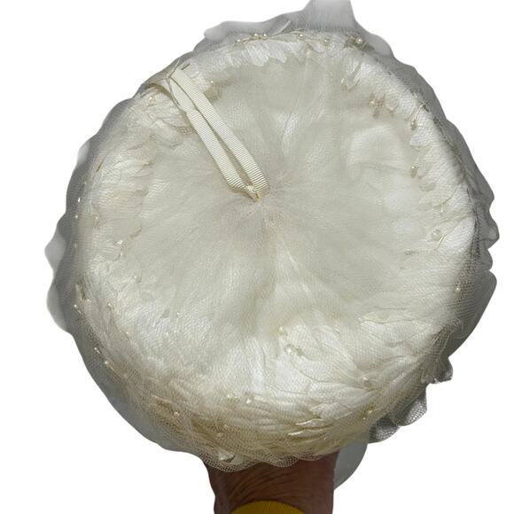 Vintage Mid Century White pillbox hat by Dana Marte bridal silk floral & beads - Picture 8 of 10